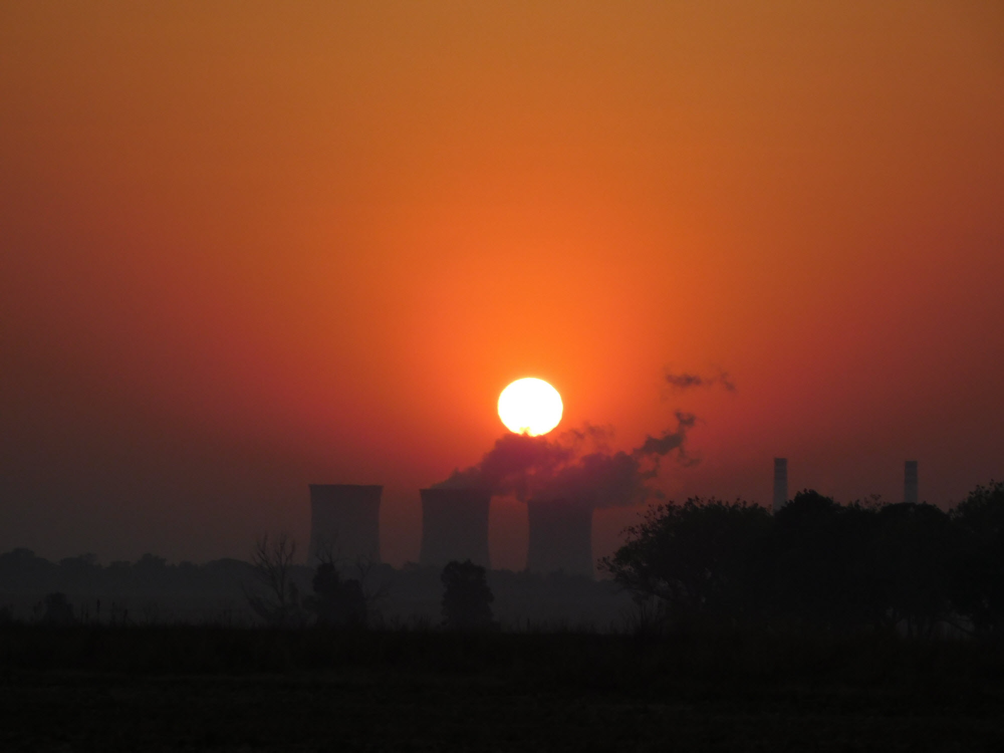 Sunrise over Grootvlei power station as seen from the N3 between Heidelberg and Villiers on our way from Johannesburg to Durban